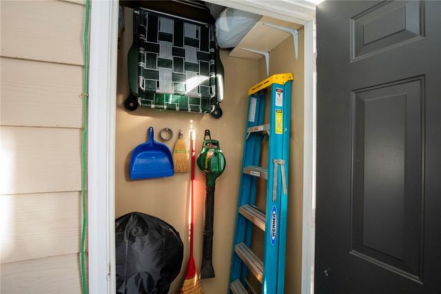 4230 NW Meadow Creek Circle, Fayetteville, AR 72703