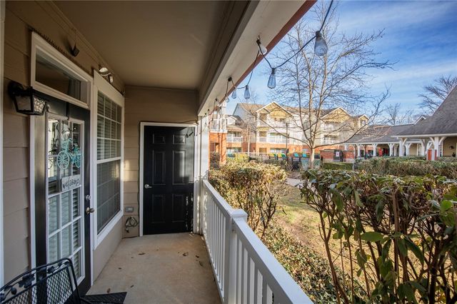 4230 NW Meadow Creek Circle, Fayetteville, AR 72703