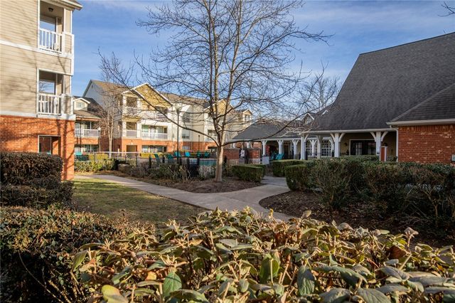 4230 NW Meadow Creek Circle, Fayetteville, AR 72703