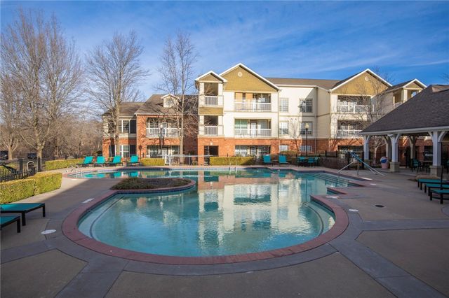 4230 NW Meadow Creek Circle, Fayetteville, AR 72703