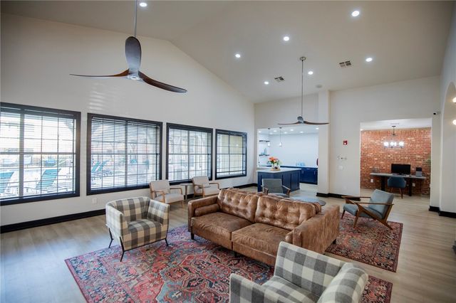 4230 NW Meadow Creek Circle, Fayetteville, AR 72703