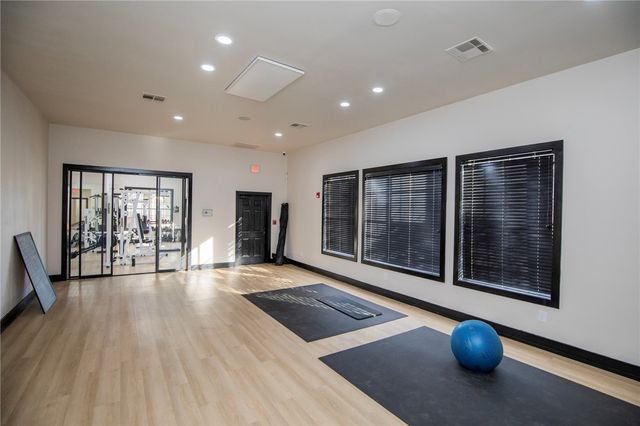 4230 NW Meadow Creek Circle, Fayetteville, AR 72703