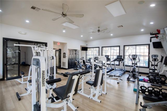 4230 NW Meadow Creek Circle, Fayetteville, AR 72703