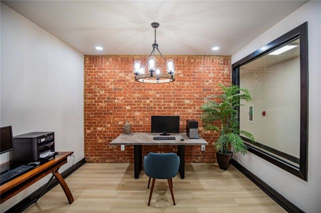 4230 NW Meadow Creek Circle, Fayetteville, AR 72703