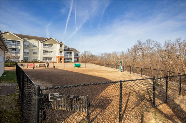 4230 NW Meadow Creek Circle, Fayetteville, AR 72703