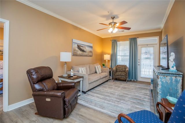 4230 NW Meadow Creek Circle, Fayetteville, AR 72703