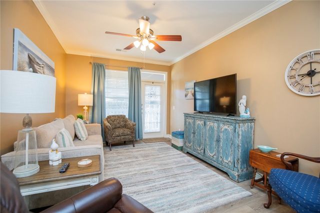 4230 NW Meadow Creek Circle, Fayetteville, AR 72703