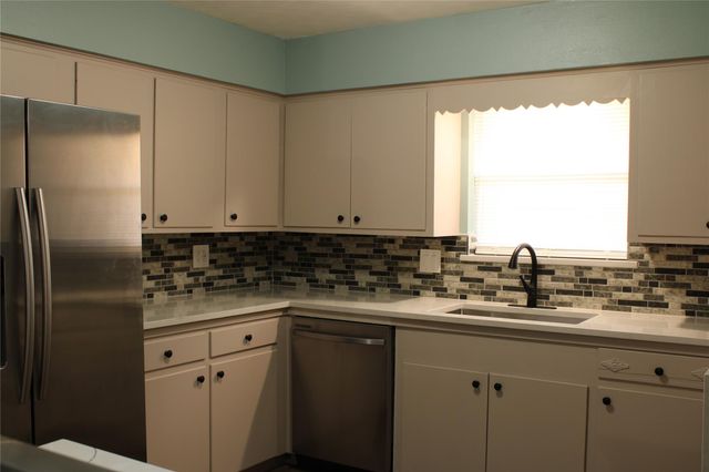 8203 Wilmerdean Street, Houston, TX 77061