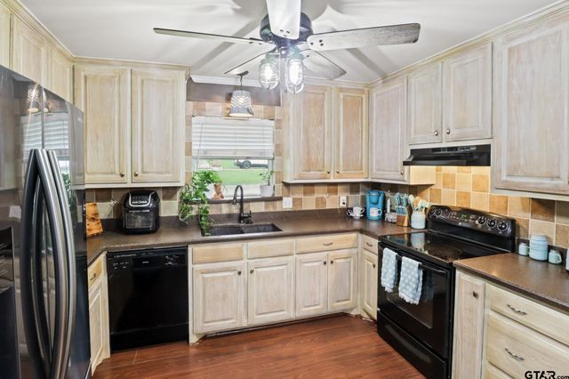 1301 Woodland Drive, Canton, TX 75103