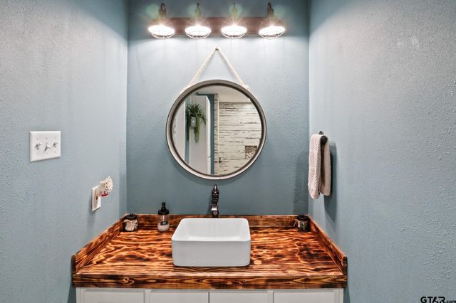 1301 Woodland Drive, Canton, TX 75103