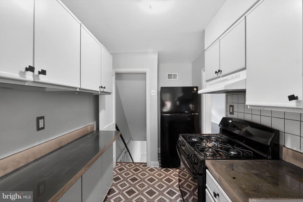 Image 10 of property listing at 1254 BREWSTER ST, Halethorpe, MD 21227