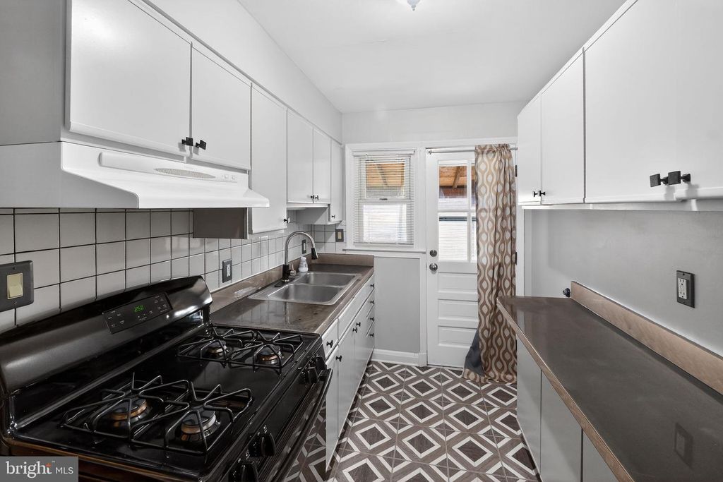 Image 11 of property listing at 1254 BREWSTER ST, Halethorpe, MD 21227