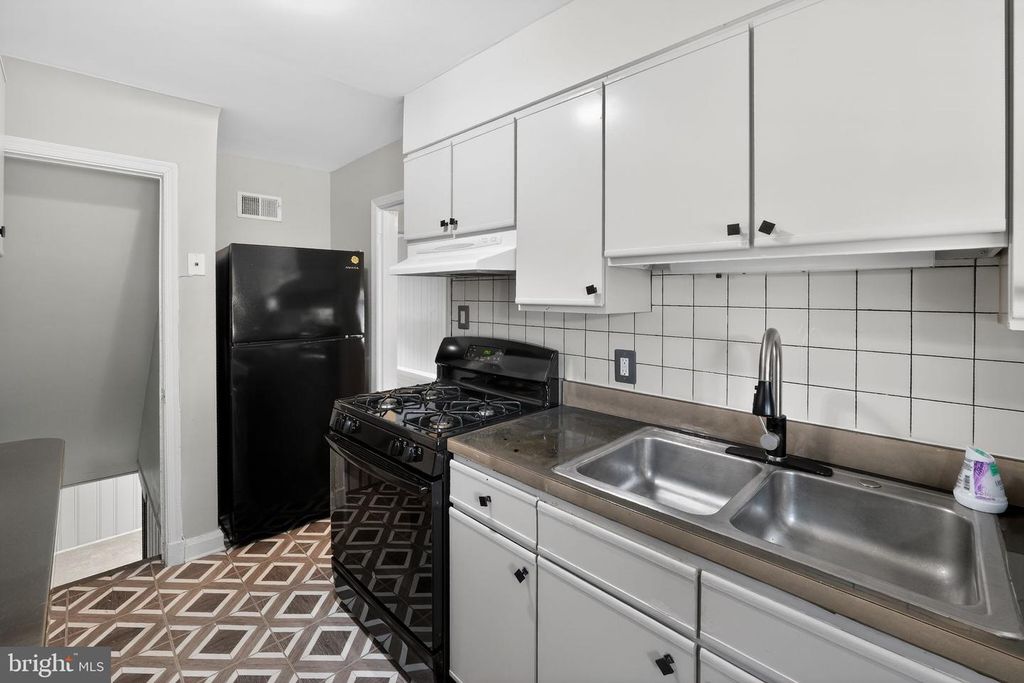 Image 12 of property listing at 1254 BREWSTER ST, Halethorpe, MD 21227