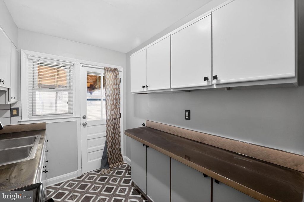 Image 14 of property listing at 1254 BREWSTER ST, Halethorpe, MD 21227