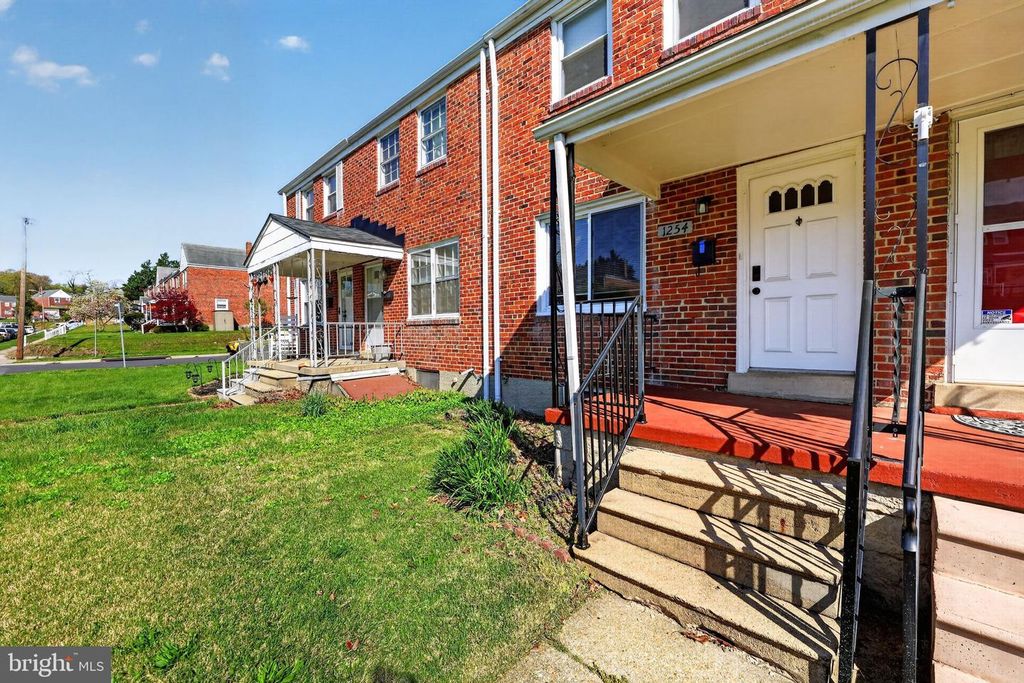 Image 2 of property listing at 1254 BREWSTER ST, Halethorpe, MD 21227