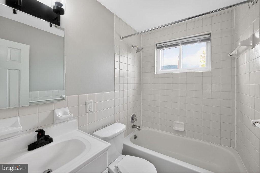 Image 23 of property listing at 1254 BREWSTER ST, Halethorpe, MD 21227