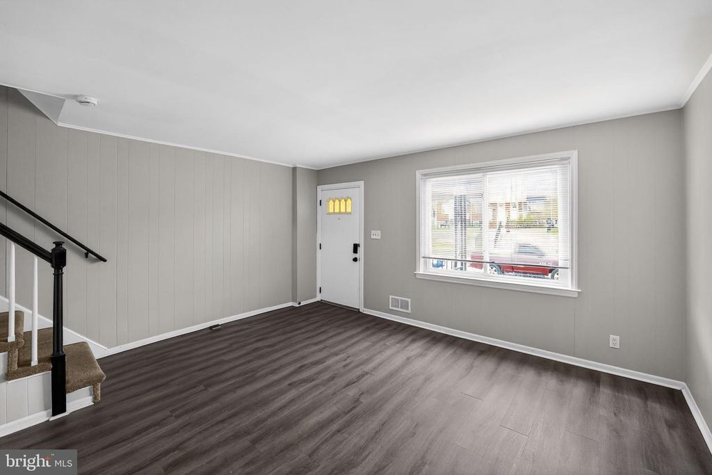 Image 3 of property listing at 1254 BREWSTER ST, Halethorpe, MD 21227