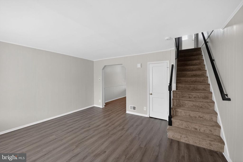 Image 5 of property listing at 1254 BREWSTER ST, Halethorpe, MD 21227