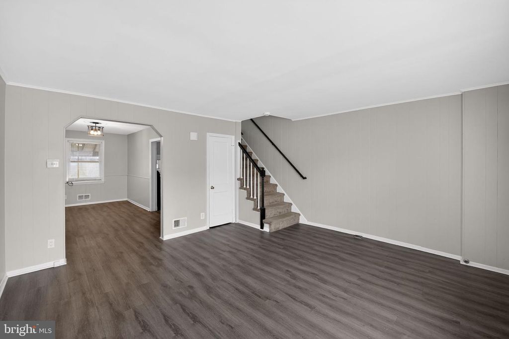 Image 6 of property listing at 1254 BREWSTER ST, Halethorpe, MD 21227