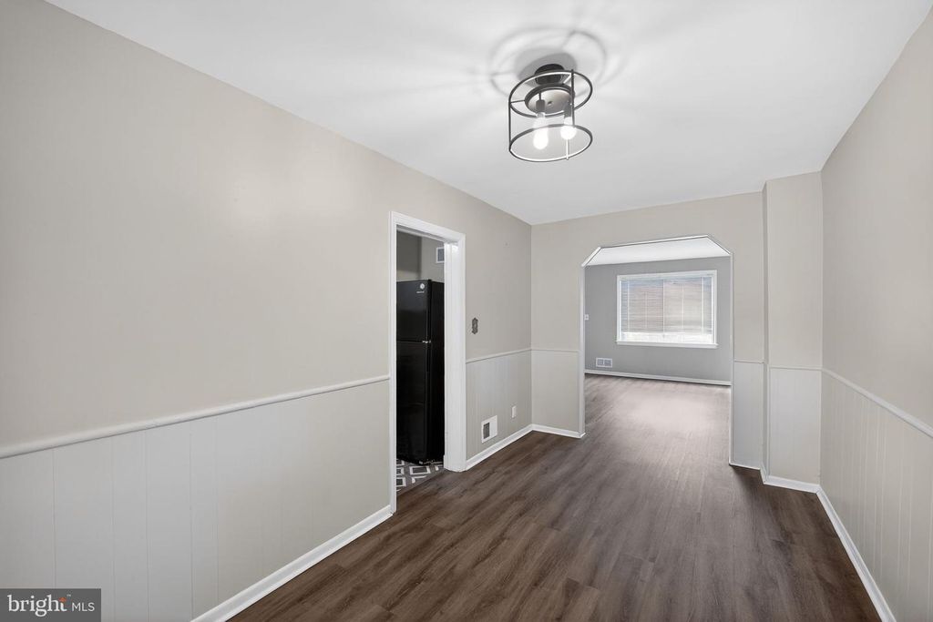 Image 7 of property listing at 1254 BREWSTER ST, Halethorpe, MD 21227