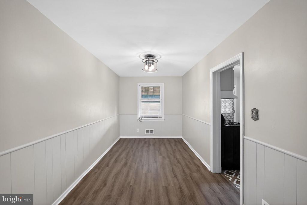 Image 8 of property listing at 1254 BREWSTER ST, Halethorpe, MD 21227