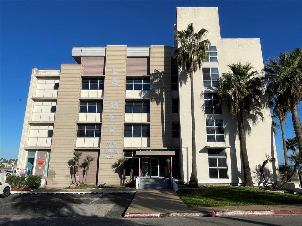 520 S Chaparral St 402, Corpus Christi, TX 78401 — photo 2