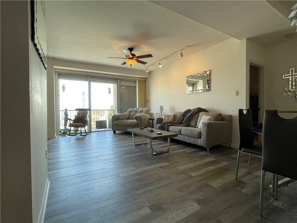 520 S Chaparral St 402, Corpus Christi, TX 78401 — photo 5
