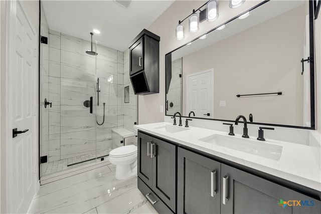 816 County Road 6723, Natalia, TX 78059