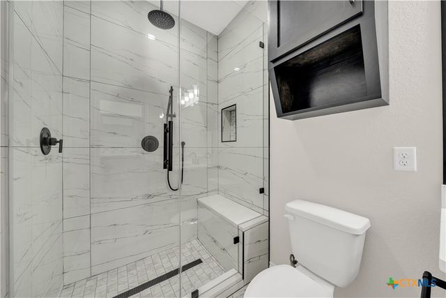 816 County Road 6723, Natalia, TX 78059