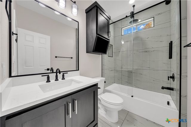 816 County Road 6723, Natalia, TX 78059