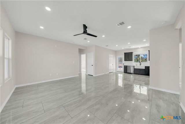 816 County Road 6723, Natalia, TX 78059