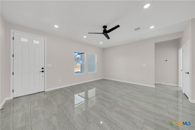 816 County Road 6723, Natalia, TX 78059