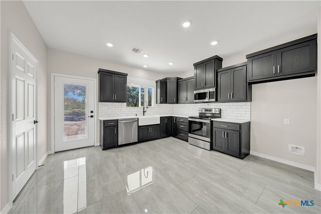 816 County Road 6723, Natalia, TX 78059