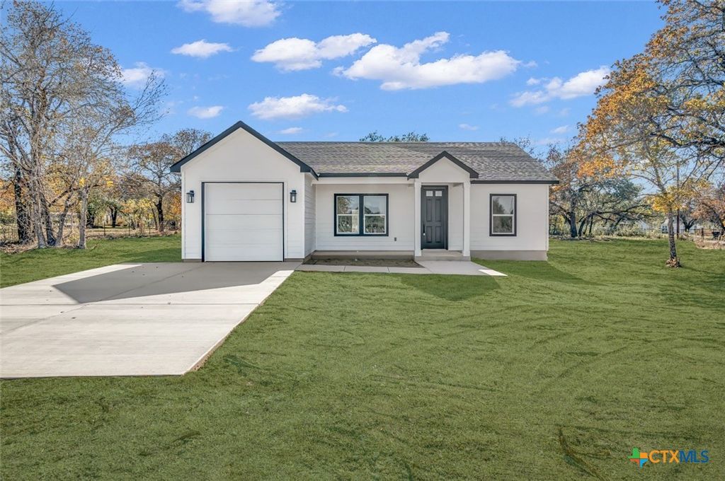 816 County Road 6723, Natalia, TX 78059