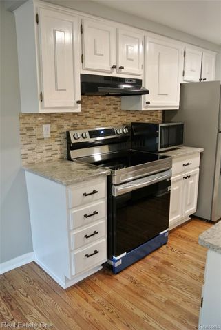 1403 Oakbrook E 93, Rochester Hills, MI 48307