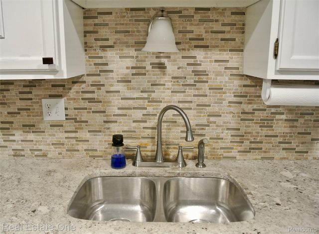 1403 Oakbrook E 93, Rochester Hills, MI 48307