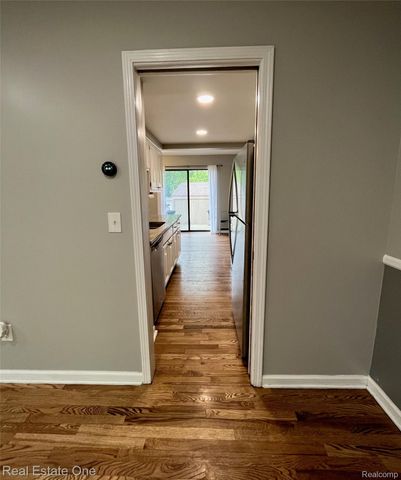 1403 Oakbrook E 93, Rochester Hills, MI 48307