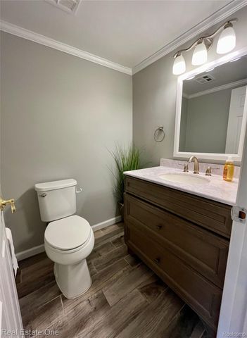 1403 Oakbrook E 93, Rochester Hills, MI 48307