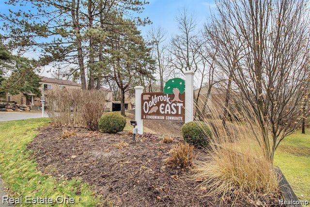 1403 Oakbrook E 93, Rochester Hills, MI 48307