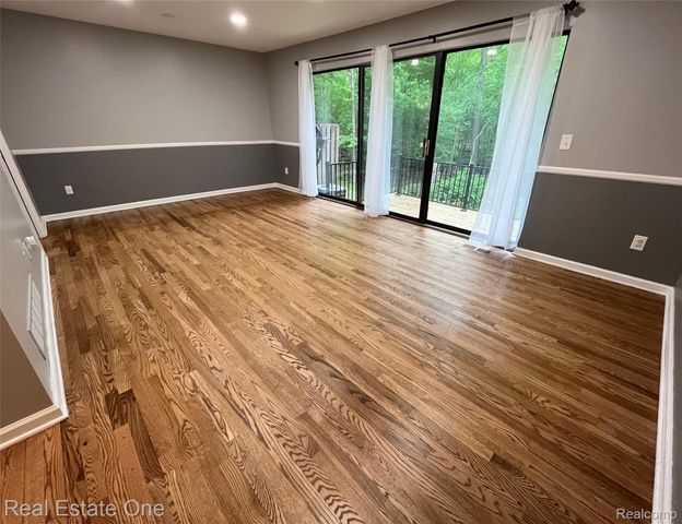 1403 Oakbrook E 93, Rochester Hills, MI 48307