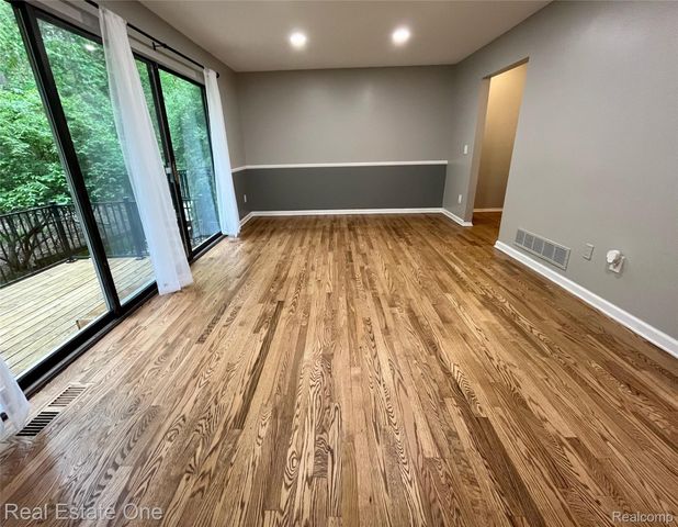 1403 Oakbrook E 93, Rochester Hills, MI 48307