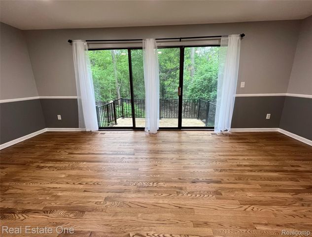 1403 Oakbrook E 93, Rochester Hills, MI 48307