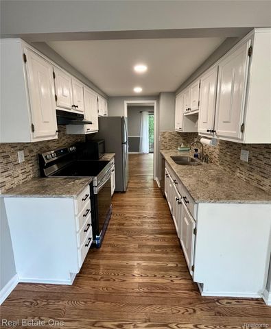 1403 Oakbrook E 93, Rochester Hills, MI 48307