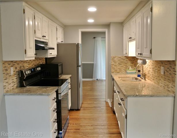 1403 Oakbrook E 93, Rochester Hills, MI 48307