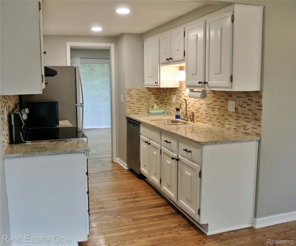 1403 Oakbrook E 93, Rochester Hills, MI 48307