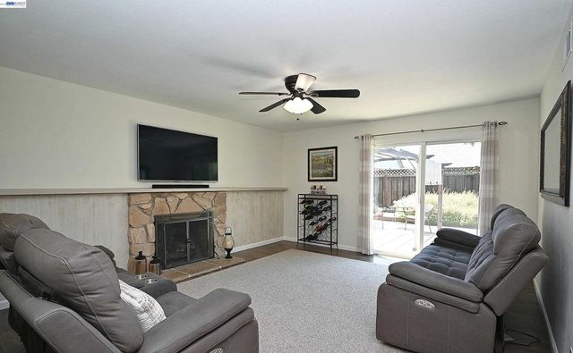 637 Dover Way, Livermore, CA 94551