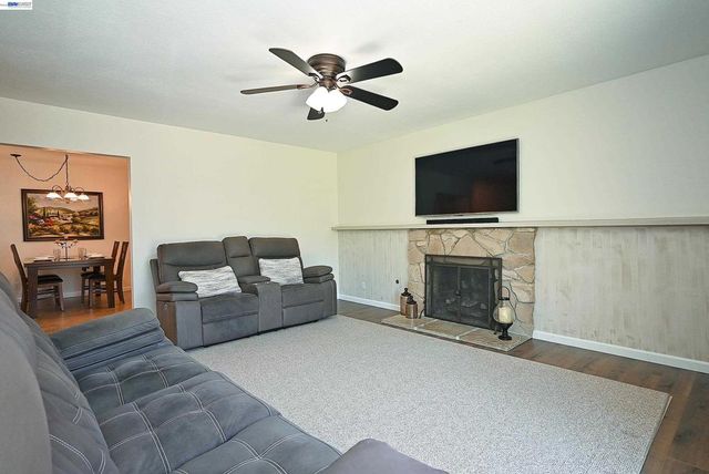 637 Dover Way, Livermore, CA 94551