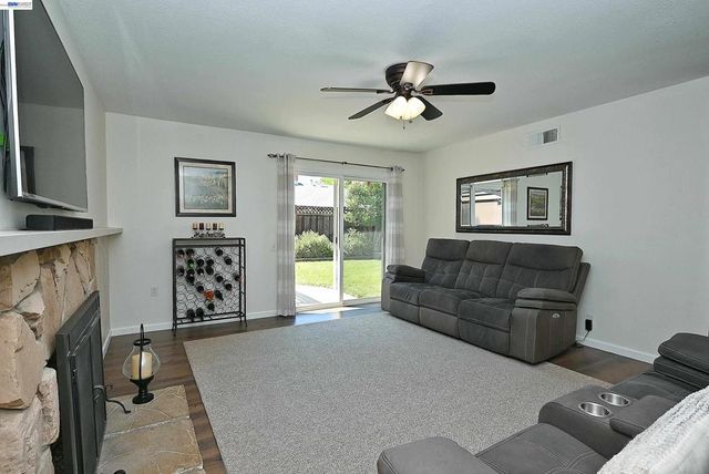 637 Dover Way, Livermore, CA 94551
