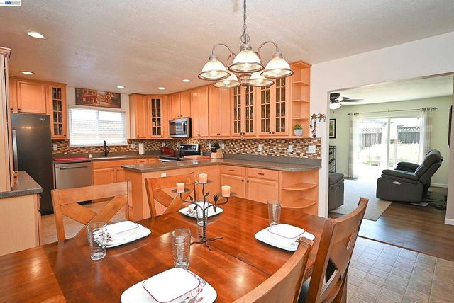 637 Dover Way, Livermore, CA 94551