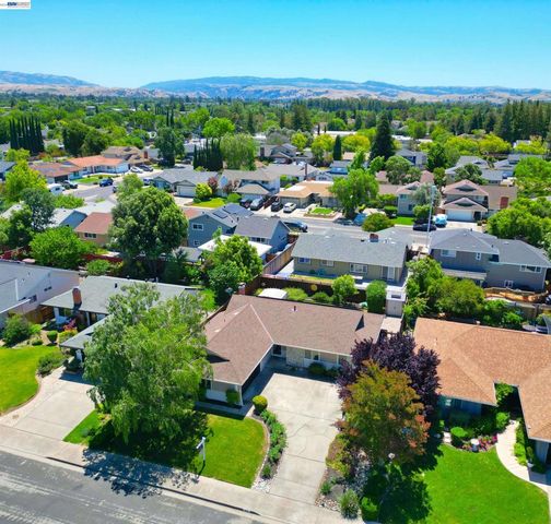 637 Dover Way, Livermore, CA 94551